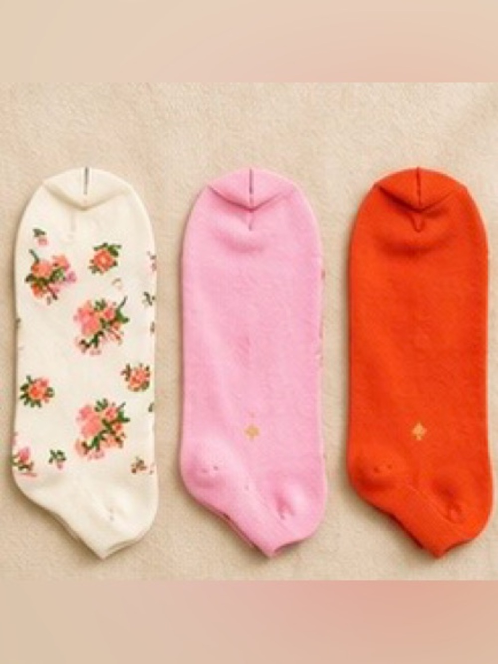 Kate Spade New York
Floral Low-Cut Sock Trio
FLORAL PRINTS • LOW CUT • ONE SIZE - Picture 2 of 7